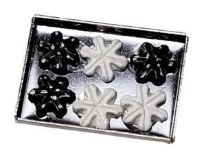 Miniatur Puppenhaus Weihnachten Schneeflocke Plätzchen auf einem Backblech Maßstab 1:12 Neu - Bild 1 von 2