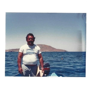 "Foto vintage de pesca de hombre década de 1980 peces animales al aire libre deportes acuáticos hombres 4,5x3,5""" - Imagen 1 de 2