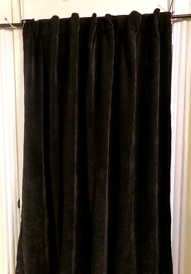全新无标签 THRESHOLD 黑色哑光天鹅绒遮光板 - 50 英寸 W x 63 英寸 L — 第 1/4 张图片