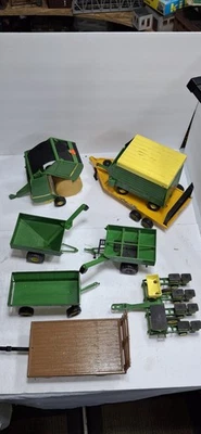 Ertl John Deere Trailers, Planter And Baler. 1/16 Scale.  7 Count - Image 1 of 4