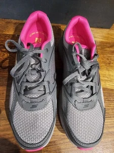 Graue Sketchers Air Cooled Goga Mat M Strike Go Run Damenschuhe UK-Größe 5 neu - Bild 1 von 9
