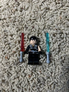 LEGO Starkiller Minifigure - 7672 Star Wars Vader’s Apprentice - 2 LIGHTSABERS - Picture 1 of 4