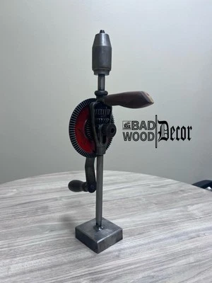 Taladro manual Bad-Wood Decor Miller Falls Mohawk pantalla interactiva Foto 1 de 4