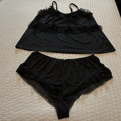 Conjunto de pijama Cacique PJ con volantes cami top y botín corto talla 18/20 $62 Foto 1 de 4