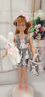 HECHO A MANO PARA MUÑECA PATRÓN VINTAGE GRIS CONEJITO DE PASCUA ESTAMPADO CONJUNTO CON CONEJITO BLANCO Foto 1 de 4