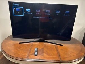 43” Samsung J5200 Tv - Picture 1 of 3