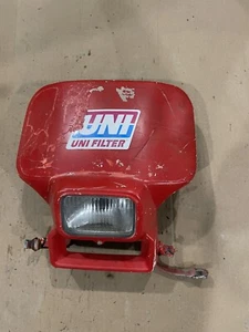 1983 84 HONDA XR350R xr500r OEM HEADLIGHT W/ SHROUD Front number plate - Foto 1 di 7