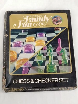 Hasbro World of Family Fun Chess & Checkers Set No. 2020 Vintage 1971 Pink Green - Image 1 of 4