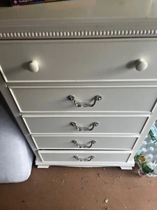 Dresser, white, Knob is replaced, Good condition, Unbranded, Spacious drawers - Picture 1 of 3