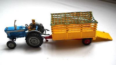 CORGI TOYS : BEAST  CARRIER  con TRATTORE FORD 5000  1/50 - Immagine 1 di 4