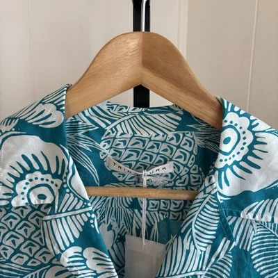 Trina Turk 女式 XL 有机棉绿松石夏威夷花卉短 Slv 衬衫全新带标签 — 第 1/4 张图片