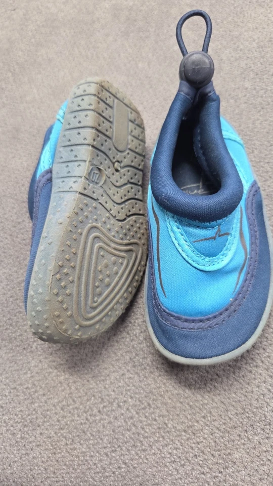 Blaue Kinder Wasserschuhe Schuhe Größe 20 (Bluefin) - Bild 1 von 1