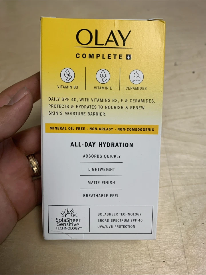 Olay Complete Daily Moisturizer SPF 40 Sensitive Fragrance 177 ml / 6.0 oz