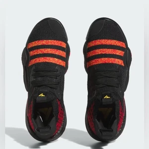 ZAPATOS ADIDAS TRAE YOUNG 2.0 Atlanta Hawks ESTILO RM599 Para hombres Talla 17 Atléticos NUEVO - Imagen 1 de 12