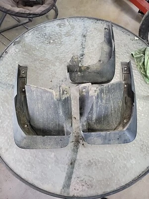 2007-11 Honda CR-V MUDFLAP SPLASH GUARD SET, INCOMPLETE - Image 1 of 4