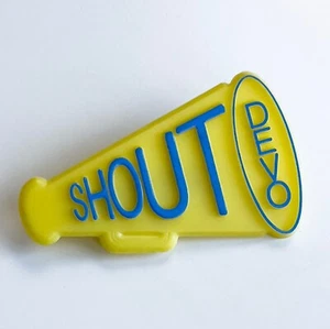 Rare Vintage 1984 DEVO plastic promo pin SHOUT die-cut badge megaphone button 2" - Bild 1 von 2