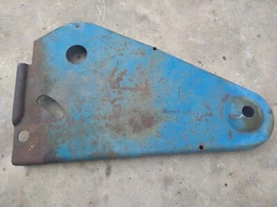 Protector de cubierta de cinturón de cubierta de cortacésped lateral derecho para tractor de jardín Ford 100 120 140 Foto 1 de 4