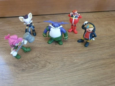 Sonic the Hedgehog, Netflix 2.5 " Figures Big,Rouge ,Thorn Rose ,Dr Egg Dr Don't - Image 1 of 4