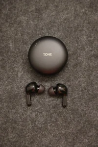 Auriculares internos inalámbricos LG TONE Free FN7 - negros - Imagen 1 de 12