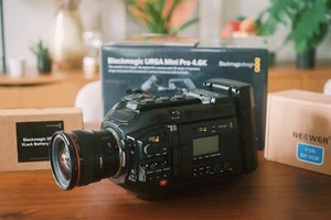 Blackmagic URSA Mini Pro 4.6K G1 with accessories - mint and boxed - Imagen 1 de 6