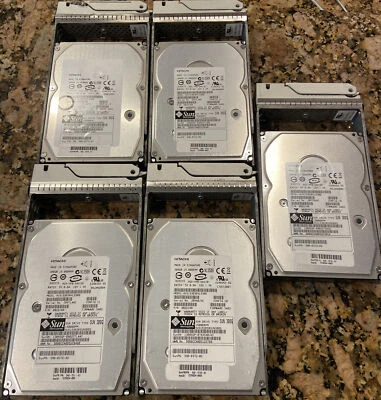 Lot of 5 Hitachi/Sun Micro HUS153030VLS300 0B22188 300GB SAS 3.5" 15K Hard Drive - Image 1 of 3