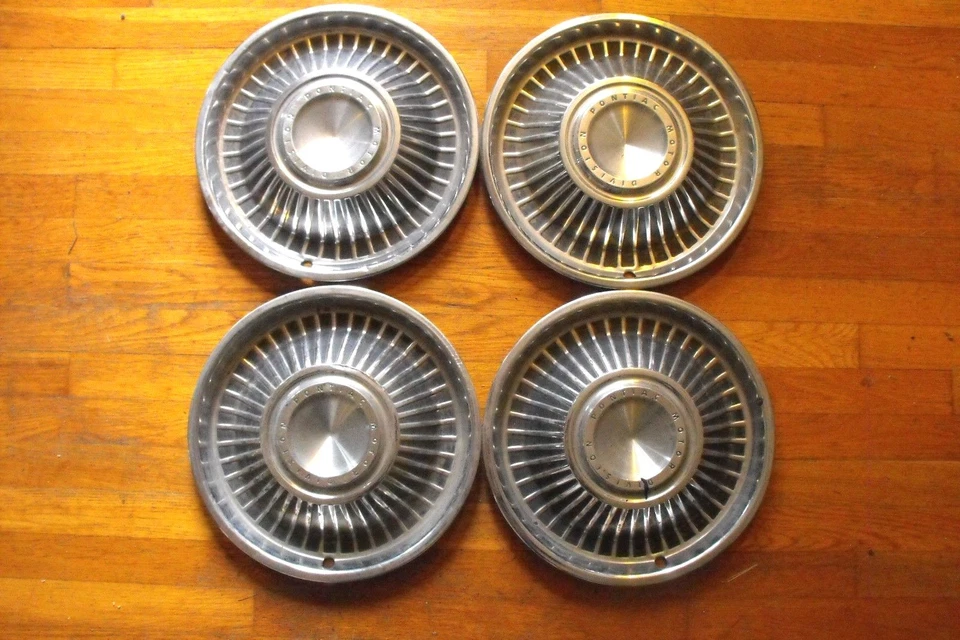 Pontiac Catalina 1963 tapacubos de 14" Bonneville Safari Foto 1 de 1