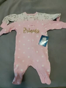 BRANDNEU KLEINKIND MÄDCHEN GRÖSSE NEUGEBORENES GERBER 2ER-PACK SCHLAFEN UND SPIELEN - Bild 1 von 4