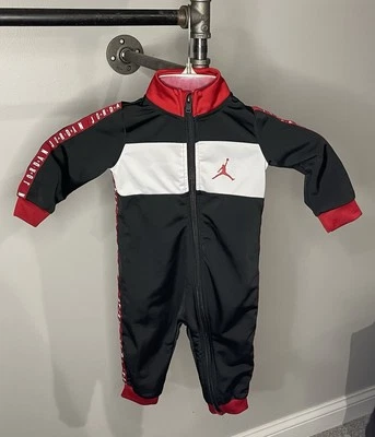 Conjunto de una pieza para bebé Jordan talla 12 meses Foto 1 de 4