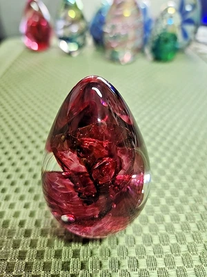 GLASS EYE STUDIO GES '95 Art Glass Egg Paperweight Cased Raspberry/Maroon - Image 1 of 4