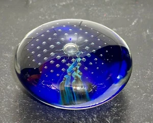 Beautiful Paperweight by Höglund Glass New Zealand Artist Signed - Picture 1 of 7
