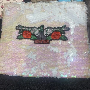 Guns & Roses Perlen Clutch - SELTEN 11,5” B X 10” L. Neu mit Etikett - Bild 1 von 6