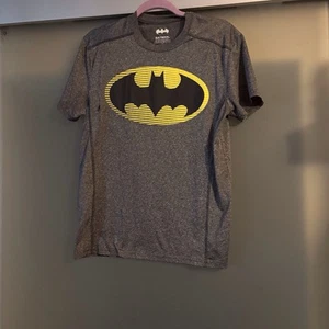 Batman Tshirt-size Medium T Shirt Gray - Picture 1 of 5