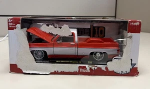 M2 Machines 40300 1972 Chevrolet Cheyenne 10 R94 Diecast Model Truck 1/24 Scale - Picture 1 of 8