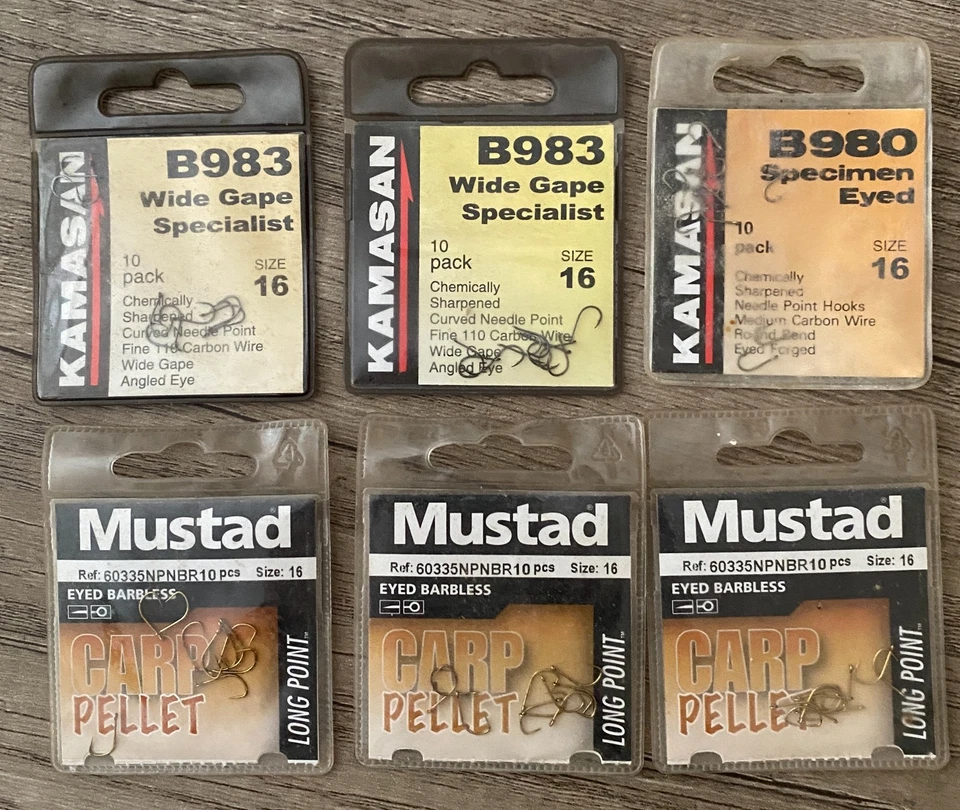Kamasan Hooks B983 wide Gape barbed & Mustad 60335 Barbless Pellet Hooks-size 16 - Image 1 of 1