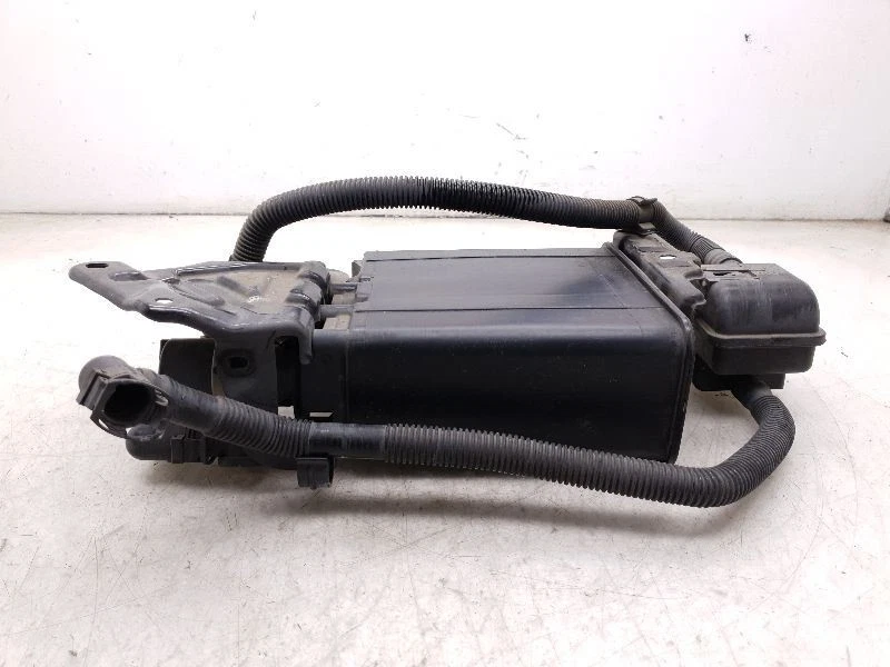 Toyota Matrix 2010 montaje de bote de vapor de combustible de 2,4 L  Foto 1 de 4