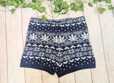 Pantalones cortos para mujer URBAN OUTFITTEBDG Fair Isle tejidos azules y blancos talla pequeña Foto 1 de 4