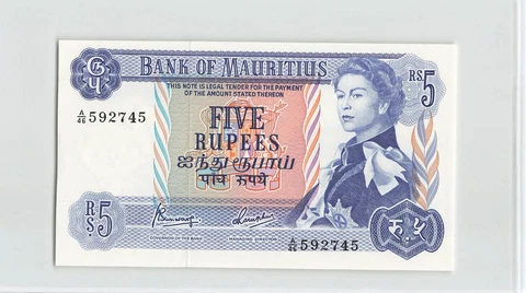 MAURITIUS 5 Rupees 1967, P-30c, A/46 592745, Original UNC, QEII Note.  E3 Cover