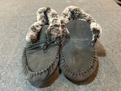 Minnetonka Fur Lined Cabin Bootie Moccasin Slippers Women’s Size 9W Gray - Image 1 of 4