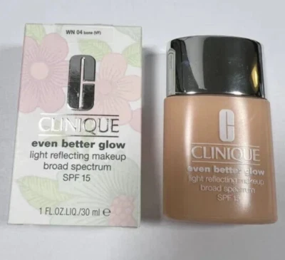 Clinique Even Better Glow Spf 15 Light Reflecting Make Up - WN 04 BONE 1 oz - Image 1 of 3