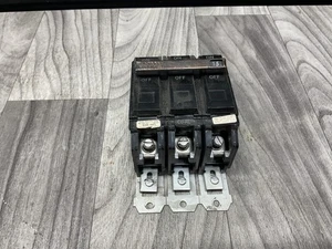 GENERAL ELECTRIC GE THQC32015 CIRCUIT BREAKER 15A 120/240V 3-POLE #02D19PR5*SI - Picture 1 of 4