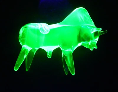 Vintage MCM Murano Art Glass BULL Figurine Sculpture vaseline urane  Clear - Image 1 of 4