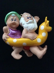 Hallmark Keepsake Ornament The Clauses on Vacation 1998 2nd in Series QX6276 - Picture 1 of 5