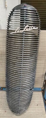 Rejilla serie 50 LaSalle 1940, secciones superior e inferior con guión y emblema superior  Foto 1 de 4