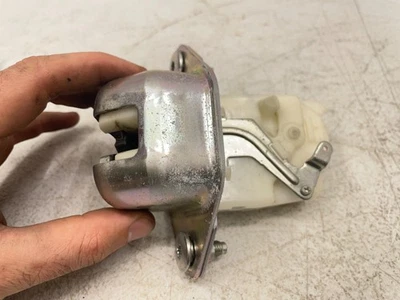 Actuador de cierre de bloqueo de portón trasero Subaru Outback 2010-2014 OEM Foto 1 de 4