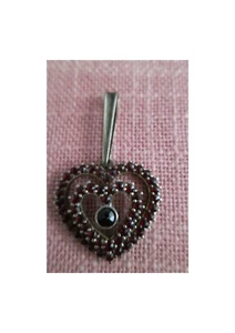 Granatherz, Trachtenanhänger, Silber, tlw. vergoldet, bewegliche Collants. - Bild 1 von 2