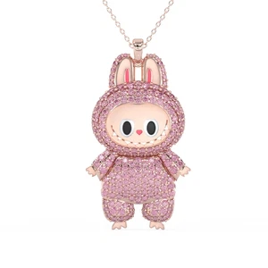 Colgante de muñeca Labubu de diamantes cultivados en laboratorio rosa enchapado en oro rosa de 14 quilates colgante HIP HOP - Imagen 1 de 9