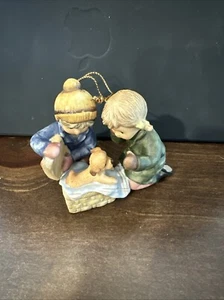 Berta Hummel Goebel Holiday Surprise Annual Ornament 2005 New w/original box - Picture 1 of 7