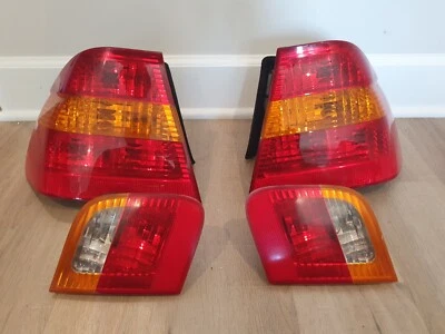 Juego de luces traseras izquierda y derecha BMW 320 325i 330i 2002-2005 sedán 6907933/6907934 Foto 1 de 4