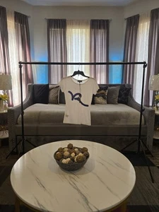 Women's Rocawear Short Sleeve T-shirt Size Small - Picture 1 of 2