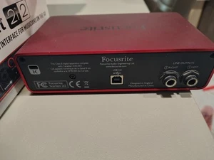 Focusrite 2i2 Scarlett Interfaccia Audio USB - Rosso - Foto 1 di 5